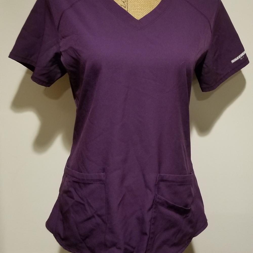 💙 Sketchers plum active scrub top